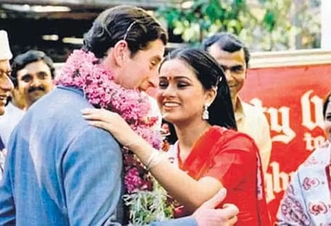 இங்கிலாந்து இளவரசராக மும்பை வந்த சார்லசை முத்தமிட்டு பரபரப்பை ஏற்படுத்திய நடிகை பத்மினி கோலாப்புரே- நினைவலைகளை பகிர்கிறார்