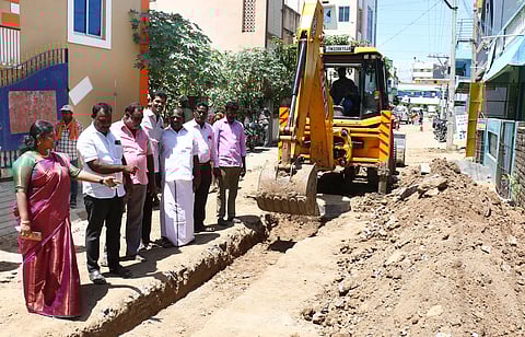 பாதாள சாக்கடை திட்ட பணியை விரைந்து முடிக்க வேண்டும்