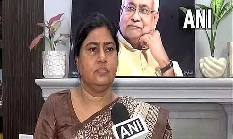 பீகாரில் சொந்த கட்சி எம்.எல்.ஏ.வுக்கே அவதூறு நோட்டீஸ் அனுப்பிய பெண் மந்திரி