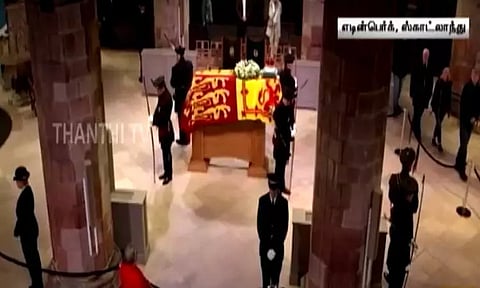 தேவாலயத்தில் வைக்கப்பட்டுள்ள ராணியின் உடல்... உடலை சுற்றி ஸ்னைப்பர் துப்பாக்கியுடன் பாதுகாவலர்கள்