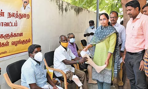 காஞ்சீபுரத்தில் மக்கள் குறைதீர்க்கும் நாள் கூட்டத்தில் நலத்திட்ட உதவிகள்