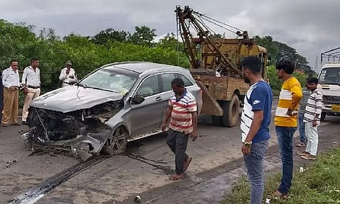 சைரஸ் மிஸ்திரி கார் விபத்து: மெர்சிடஸ் ஷோரூமில் நிறுத்தப்பட்டுள்ள காரில் ஹாங்காங் நிபுணர் குழு ஆய்வு!