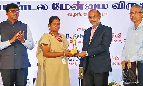 தமிழக தபால் துறை மூலம் 9 லட்சம் தேசியக் கொடிகள் விற்பனை