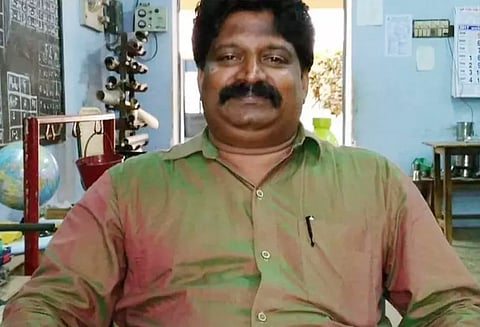 குழந்தை பிறப்பது எப்படி...? ஆபாச பாடம் நடத்திய அக்கவுண்டன்சி ஆசிரியர் போக்சோவில் கைது