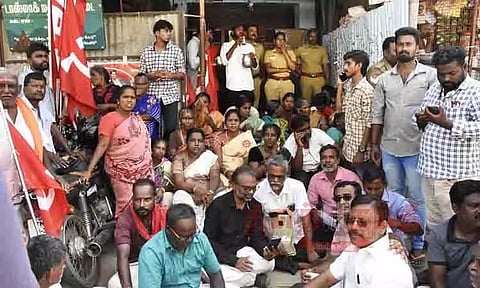 டாஸ்மாக் கடையை அகற்றக்கோரி முற்றுகை போராட்டம்