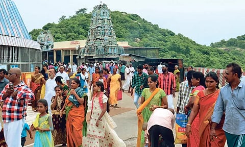 கிருத்திகையையொட்டி திருத்தணி முருகன் கோவிலில் குவிந்த பக்தர்கள்