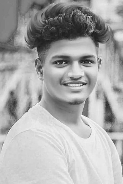 பள்ளி மாணவரின் உடல் கரை ஒதுங்கியது