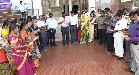 தேனி கலெக்டர் அலுவலகத்தில் சமூக நீதி நாள் உறுதிமொழி