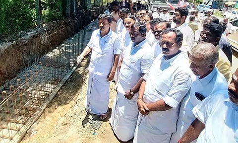 4 வழிச்சாலை தரமாக அமைக்கப்படவில்லை