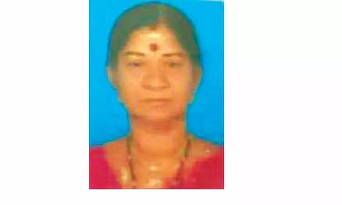 கத்தியால் கழுத்தை அறுத்துக்கொண்ட தம்பதி