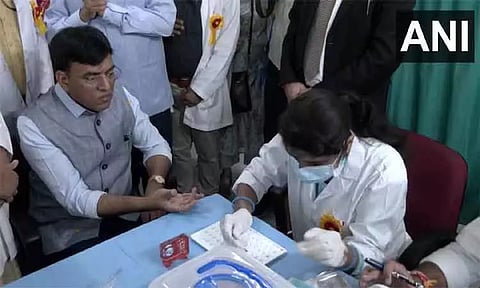 நாடு தழுவிய ரத்த தான இயக்கம்; 1 லட்சத்தைக் கடந்த கொடையாளர்கள் எண்ணிக்கை - மன்சுக் மாண்டவியா தகவல்