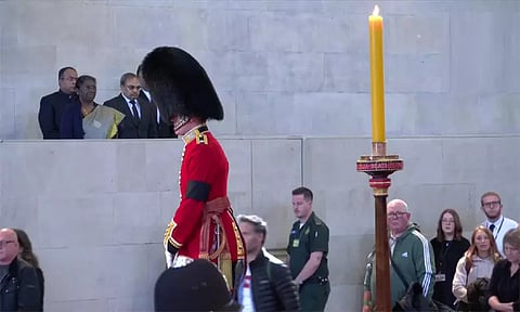 இங்கிலாந்து ராணி 2-ம் எலிசபெத் உடலுக்கு இந்திய ஜனாதிபதி முர்மு நேரில் அஞ்சலி