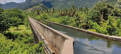 தொட்டி பாலத்தில் குளிக்க தடை