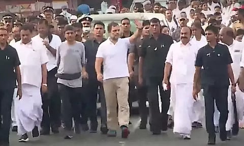 கேரளாவில் 12-வது நாள் நடைபயணத்தை தொடங்கினார் ராகுல் காந்தி...!