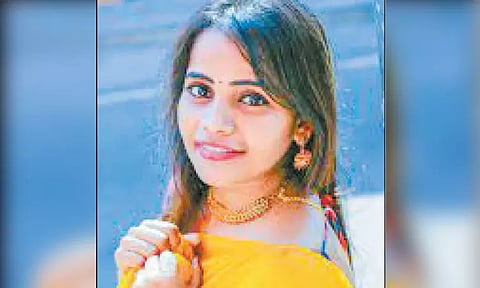 நடிகை தற்கொலை வழக்கில் தயாரிப்பாளரிடம் போலீசார் விசாரணை