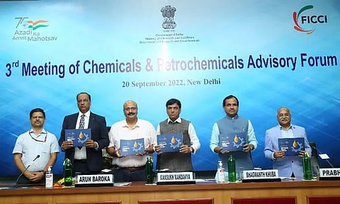 சர்வதேச ரசாயன, உர சந்தையில் இந்தியாவின் சொந்த மாடலை உருவாக்க வேண்டும்: மன்சுக் மாண்டவியா அழைப்பு