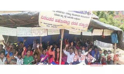 பஞ்சாயத்து அலுவலகத்தை முற்றுகையிட்டு ஆதிவாசிகள் போராட்டம்