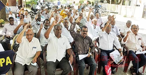 ஈரோட்டில் ஓய்வூதியர்கள் ஆர்ப்பாட்டம்