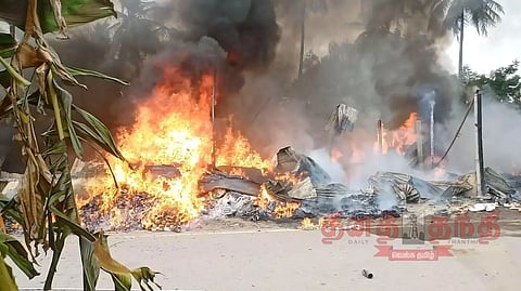 பள்ளிபாளையத்தில் நூல் குடோனில் திடீர் தீ விபத்து ரூ.5 லட்சம் பொருட்கள் எரிந்து சேதம்