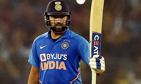 டி20 கிரிக்கெட் போட்டியில் அதிக சிக்சர்கள் - குப்தில் சாதனையை சமன்செய்தார் ரோகித் சர்மா