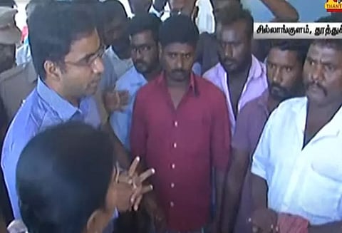 கோவில்பட்டியை அதிரவைத்த சம்பவம் ; பள்ளி கழிவறையில் தற்கொலை செய்து கொண்ட மாணவி