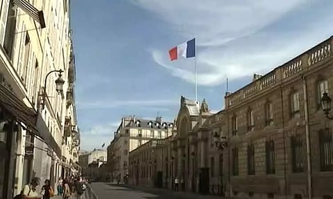 பிரான்சில் மின்சாரம், எரிவாயு விலை உயர்வுக்கு கட்டுப்பாடு விதிக்க முடிவு