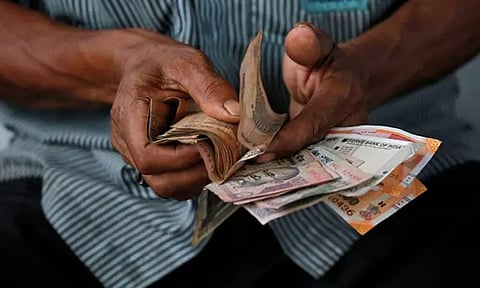 இந்திய ரூபாயின் மதிப்பு இதுவரை இல்லாத அளவில் வீழ்ச்சி
