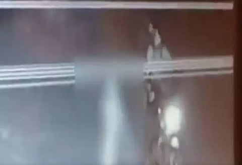 சிறுமி கூட்டு பாலியல் பலாத்காரம் செய்யப்பட்டு ரத்த காயத்துடன் நிர்வாணமாக 2 கிலோமீட்டர் நடந்த கொடூரம்