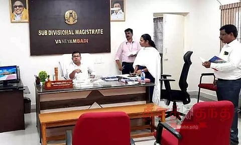 வருவாய் கோட்டாட்சியர் அலுவலகத்தில் கலெக்டர் திடீர் ஆய்வு