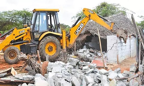 பள்ளிப்பட்டு அருகே ஆக்கிரமிப்பு நிலம் மீட்பு