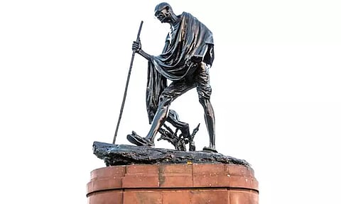 மெட்ரோ ரெயில் பணியின்போது சேதமடையாமல் பாதுகாக்க காந்தி மண்டபத்துக்கு காந்தி சிலையை தற்காலிகமாக மாற்ற திட்டம்