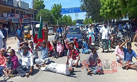 பாப்புலர் பிரண்ட் ஆப் இநதியா அமைப்பினர் சாலை மறியல்