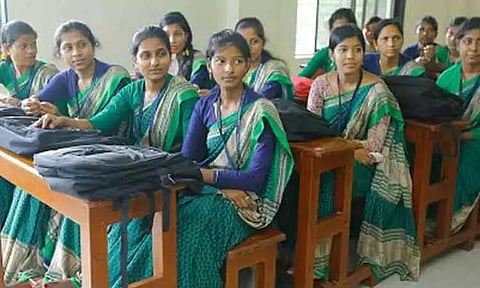பி.எட் மாணவர் சேர்க்கைக்கான ஆன்லைன் விண்ணப்பம் இன்று முதல் தொடங்குகிறது