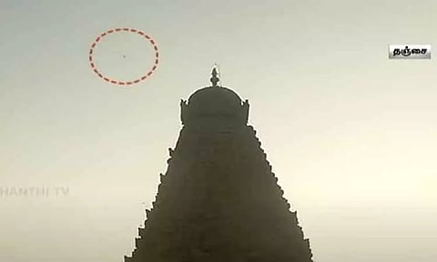 தஞ்சை பெரிய கோவிலை சுற்றி வந்த ட்ரோன் கேமிரா - 2 பேரை கைது செய்து போலீசார் விசாரணை