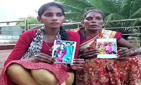 நிச்சயதார்த்தம் முடிந்த நிலையில் கைவிட்டார்; காதலனுடன் சேர்த்து வைக்க கோரி போலீஸ் நிலையத்தில் இளம்பெண் தஞ்சம்