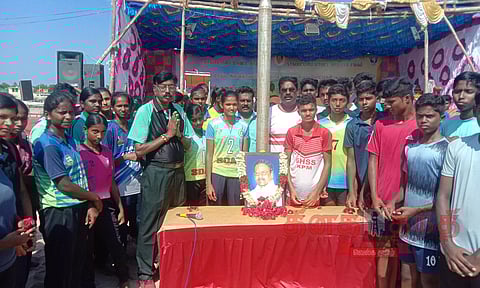 டாக்டர் பா.சிவந்தி ஆதித்தனார் படத்துக்கு மலர் தூவி மரியாதை