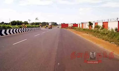 விமான நிலைய சுற்றுச்சுவரை அகற்றாமல் சாலை விரிவாக்கம்