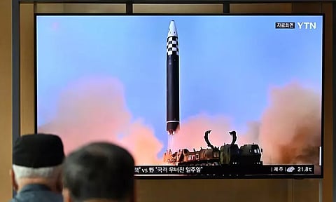 வடகொரியா ஏவுகணை சோதனை; அமெரிக்க விமானம் தாங்கி போர் கப்பலின் தென் கொரிய வருகைக்கு பதிலடி