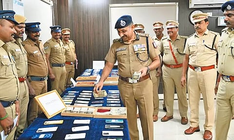 ஆவடியில் குற்ற வழக்குகளில் பறிமுதலான நகைகள் உரியவர்களிடம் ஒப்படைப்பு - கமிஷனர் சந்தீப் ராய் ரத்தோர் வழங்கினார்