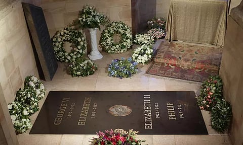 ராணி இரண்டாம் எலிசபெத் உடல் நல்லடக்கம் செய்யப்பட்ட இடத்தின் படங்களை டுவிட்டரில் வெளியிட்ட அரச குடும்பம்!