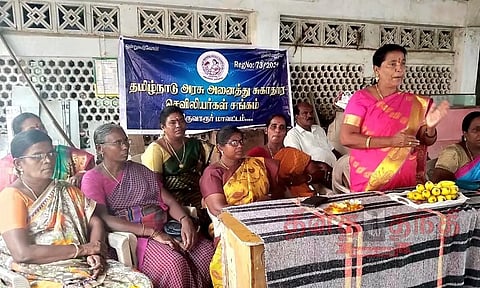 மகப்பேறு துணை செவிலியர்களுக்கு காலமுறை ஊதியம் வழங்க வேண்டும்