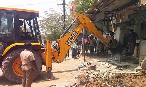 காஞ்சீபுரம் மாநகராட்சியில் ஆக்கிரமிப்புகள் அகற்றும் பணி தீவிரம்