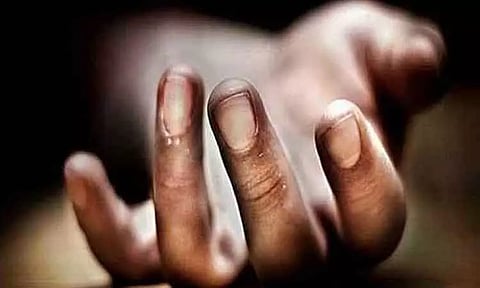 கல்லூரி மாணவர் தூக்குப்போட்டு தற்கொலை