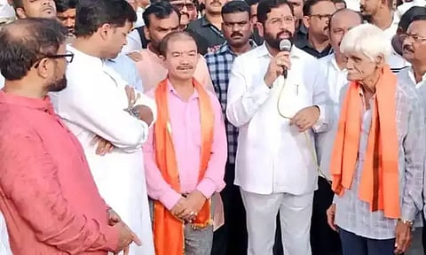 பால்தாக்கரேவிடம் 30 ஆண்டுகளாக பணியாற்றிய உதவியாளர்கள் ஷிண்டே அணியில் இணைந்தனர்