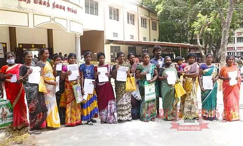 பள்ளி வளாகத்தில் மேல்நிலை நீர்த்தேக்க தொட்டி கட்டக்கூடாது குறைதீர்வு நாள் கூட்டத்தில் கிராம மக்கள் மனு