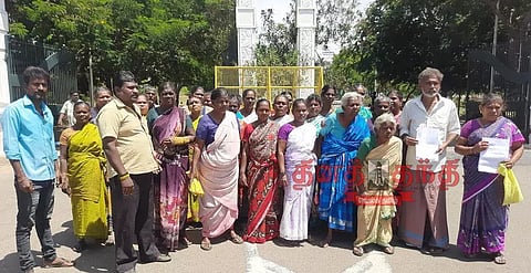 வீடுகளை காலி செய்ய ரெயில்வே நிர்வாகம் வலியுறுத்துவதால் மாற்று இடம் கேட்டு மக்கள் மனு