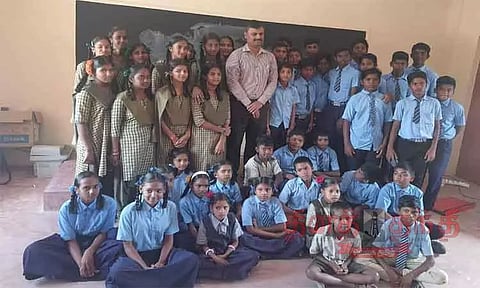 சிவமொக்காவில் தமிழ் மாணவர்களுடன் கலந்துரையாடிய கலெக்டர் செல்வமணி