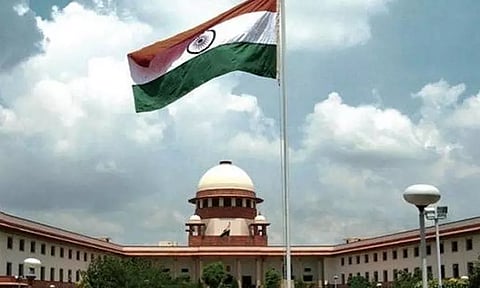 பணமதிப்பிழப்பு விவகாரம்: மத்திய அரசின் முடிவை எதிர்த்து தொடரப்பட்ட மனுக்கள் சுப்ரீம் கோர்ட்டில் நாளை விசாரணை