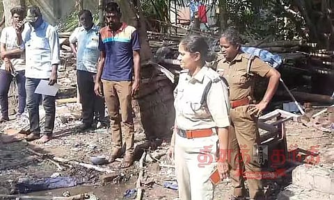 பட்டாசு கடையில் தீ விபத்து-தொழிலாளி படுகாயம்