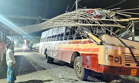 மெட்ரோ ரெயில் பணியின்போது கிரேன் சரிந்ததால் ராட்சத இரும்பு கம்பிகள் பஸ் மீது விழுந்தன - டிரைவர் உள்பட 3 பேர் காயம்